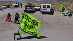 Trabajadores de UOCRA cortan la ruta nacional 23 en cercanías de Jacobacci