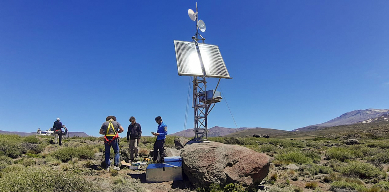 Los equipos instalados en  Caviahue-Copahue  forman parte de una red de monitoreo volcánico. Foto: Gentileza Neuquén Informa