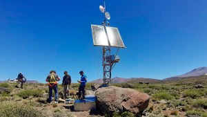 Instalan un telescopio de alta tecnología en el volcán Copahue