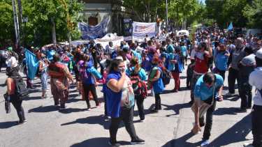 Desde Barrios de Pie sostienen que se agravó con la pandemia, la realidad de las familias de más bajos recursos en Neuquén. (Foto: Yamil Regules).-