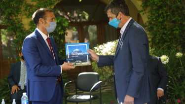 Junto a Cresto, Gutiérrez firmó también un convenio marco para implementar el programa Dignificar. (Gentileza).-