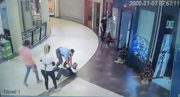 Piedrabuena, juez de Garantías de Neuquén, fue detenido con su mujer tras protagonizar un incidente en un supermercado. Foto: Captura de video. 