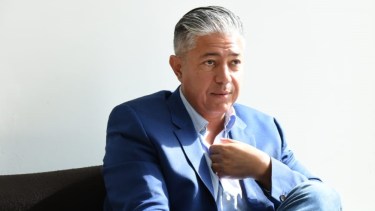 Figueroa curó hernias, meditó y estudió para volver renovado a la política neuquina. (Florencia Salto).-