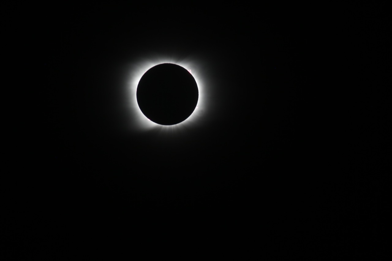 Así se vio el eclipse  en Valcheta a las 13:15hs. Fotos: Juan Thomes 
