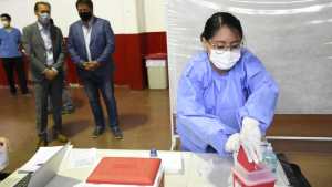 Gaido acompañó a Gutiérrez, pero no se vacunó porque esperará su turno