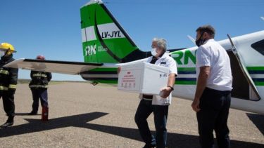 Así llegaban al aeropuerto Arturo Illia las dosis de SputnikV, que serán aplicadas desde mañana.-