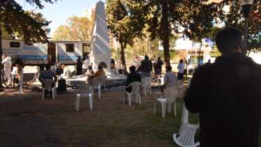 El tráiler de DetectAr en la capital neuquina. Foto: Yamil Regules 
