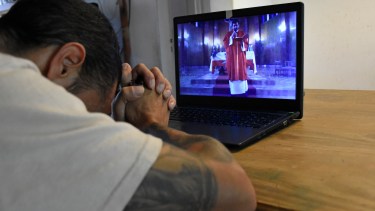 Desde el lunes pasado se amplió el horario para la realización de misas presenciales con protocolos. (FOTO: Florencia Salto)
