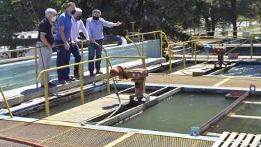 Las autoridades recorrieron la planta potabilizadora que funciona en Patagones. Foto: gentileza.