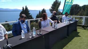 La gobernadora Arabela Carreras coincidió con el senador Alberto Weretilneck respecto al proyecto de aborto legal.