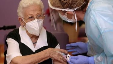 España e Italia empezaron a aplicar la vacuna de Pfizer