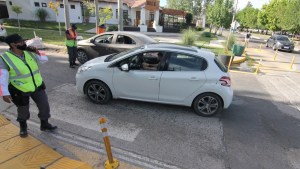 Nueva flexibilización: pocos autos y comercios cerrados en Neuquén