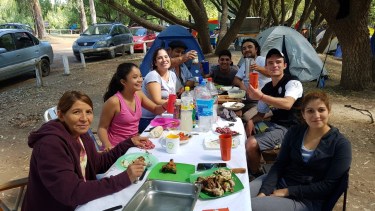 El municipio de Huergo autorizó encuentos sociales y familiares de hasta 10 personas. (Foto Néstor Salas)