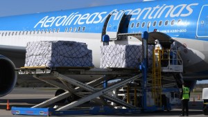 Preparan avión de Aerolíneas para traer las vacunas rusas