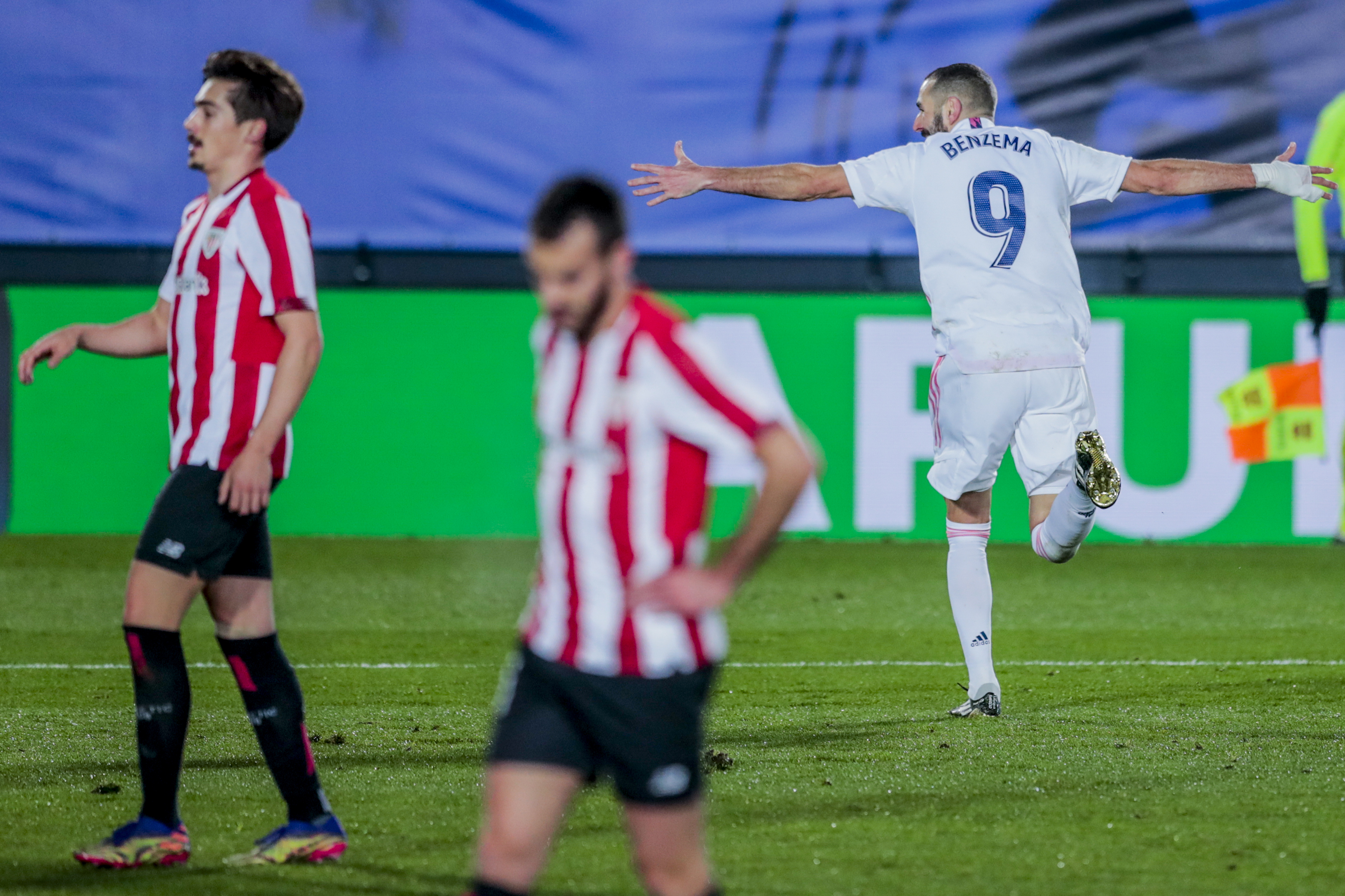 El doblete de Karim Benzema certificó la victoria del Real Madrid  sobre el Athletic Bilbao. (AP Photo/Bernat Armangue) Spain Soccer La Liga