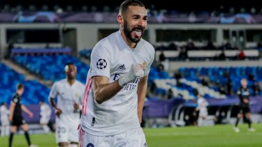 Benzema metió los dos goles del Real Madrid que le dieron el boleto a octavos. (Foto: AP)