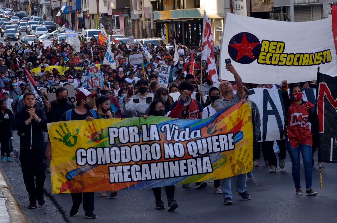 En Chubut hay marchas diarias contra la minería. (Gentileza Crónica).-