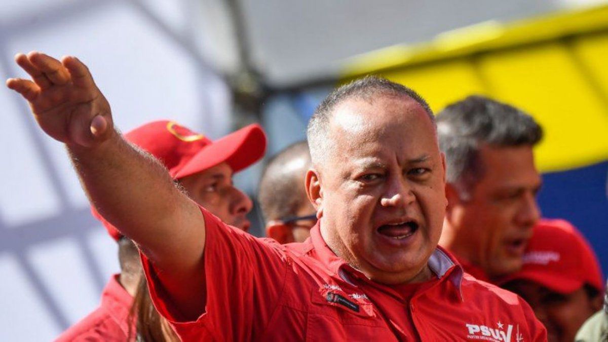 Cabello habló en su programa de televisión, que se emite en la Televisión Pública de Venezuela (VTV): "Con el mazo dando".