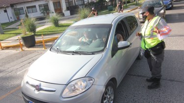 La zona del Paseo de la Costa de Neuquén es donde más controles se realizan. (Foto: Oscar Livera)