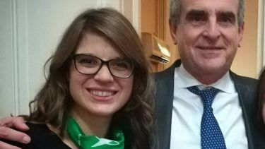 "En una farmacia me miraron mal y me dijeron que no vendían 'esos' medicamentos", contó Rossi en su Twitter. (Gentileza).-