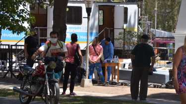 El tráiler de Detectar en el centro de Neuquén. Foto: Yamil Regules