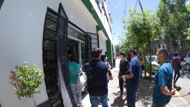 Los representantes del sistema de Salud al entrar a la reunión. (Foto: Pablo Leguizamón)