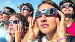 Advierten sobre los riesgos de mirar el eclipse solar