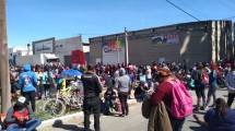 Imagen de El FOL se manifestó frente a una distribuidora de alimentos en Neuquén