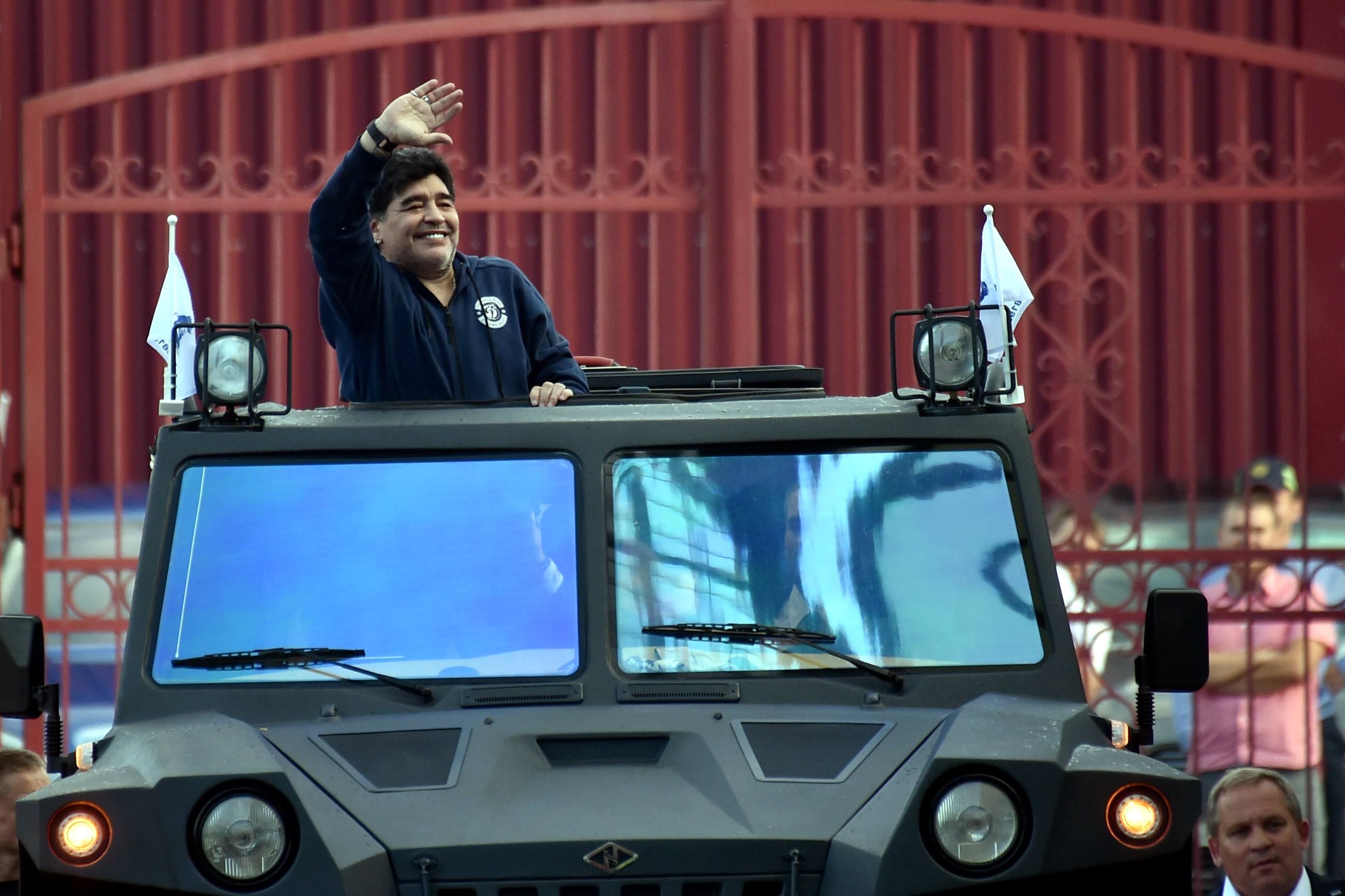 Para acceder al "tanque" los hijos de Maradona tendrán que iniciar una sucesión en Bielorrusia. (Gentileza).-
