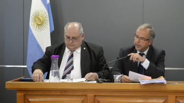 El juez Gregor Joos (a la derecha) votó por declarar culpable al imputado, junto con el magistrado Juan Martín Arroyo, pero su colega Héctor Leguizamón Pondal (a la izquierda) no coincidió con la mayoría. (foto archivo)
