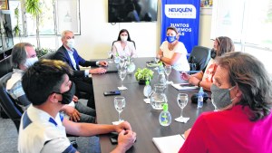 Los estatales neuquinos recibirán montos compensatorios en lugar de  aumento salarial