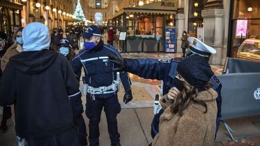 Italia vuelve a la "zona roja" hasta el domingo para evitar las reuniones por Año Nuevo. Foto archivo. 