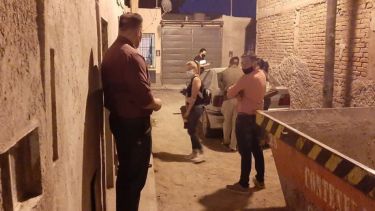 El operativo se realiza en el complejo de departamentos donde se vio por última vez a la joven. Foto: gentileza Diario Uno.-