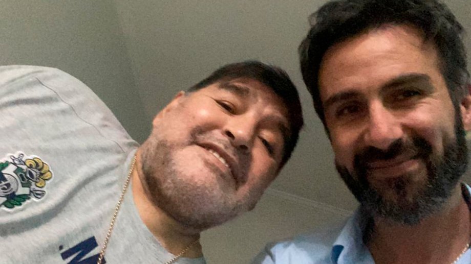 Una de las fotos de Maradona y el médico Luque, que también está imputado. 