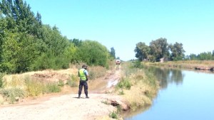 Buscan identificar a una mujer hallada muerta en el canal grande de Mainqué