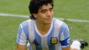 Emocionante homenaje de un chico de 13 años para Maradona en la India