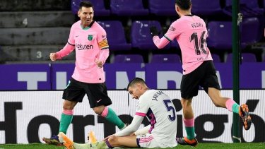 Lionel Messi festeja el tercer gol para Barcelona y el único de su cuenta. 