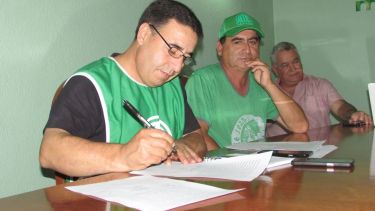 Representantes de ATE acordaron una mejora salarial para municipales de Huergo. (Foto archivo)