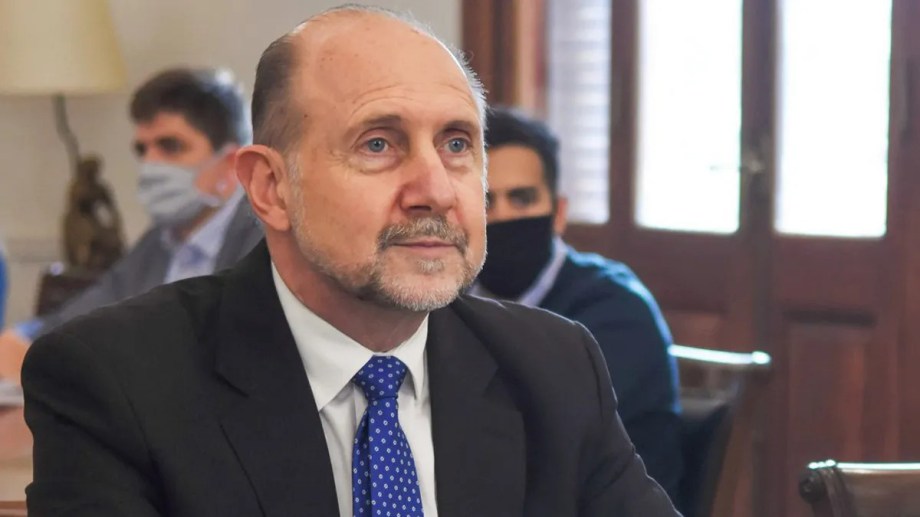Se encontraba aislado en su domicilio desde hacía 10 días, luego de viajar a Río Negro junto al ministro de Seguridad provincial.