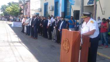 El acto se desarrolló frente a la sede central de la fuerza.
