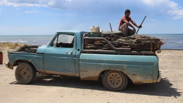 Le van a restaurar la antigua F-100 al pulpero de Las Grutas