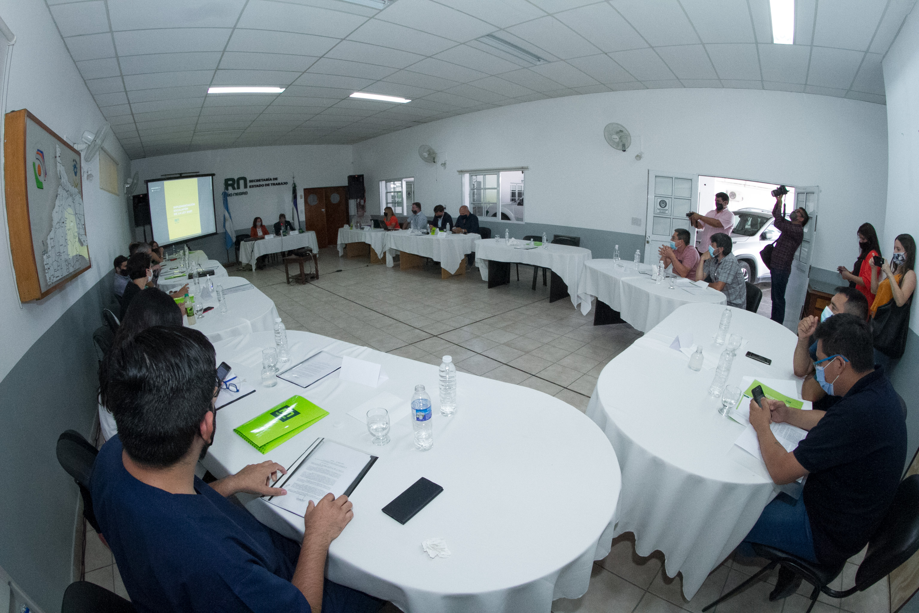 La reunión se desarrolla en la secretaría de Trabajo de Río Negro en la capital rionegrina. foto: Pablo Leguizamon