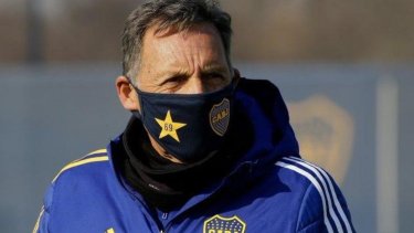 Miguel Ángel Russo pondrá un mix de titulares y suplentes contra Talleres en Córdoba. 