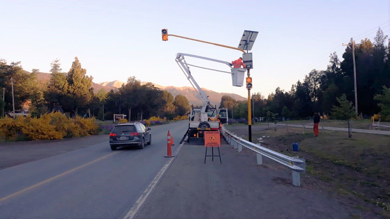 El semáforo está en  Lomas de Correntoso, de Villa La Angostura, Foto; Gentileza Diario Andino