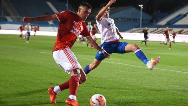 Matías Suárez siempre es importante para RIver. Protagonizó la jugada de la expulsión del arquero local. 