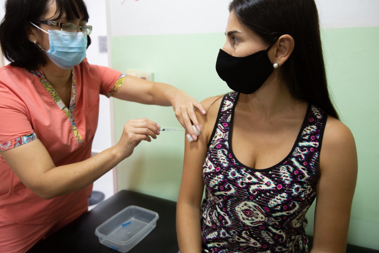 Fueron vacunados 877 trabajadores de la salud en Río Negro. (Foto: Juan Thomes)