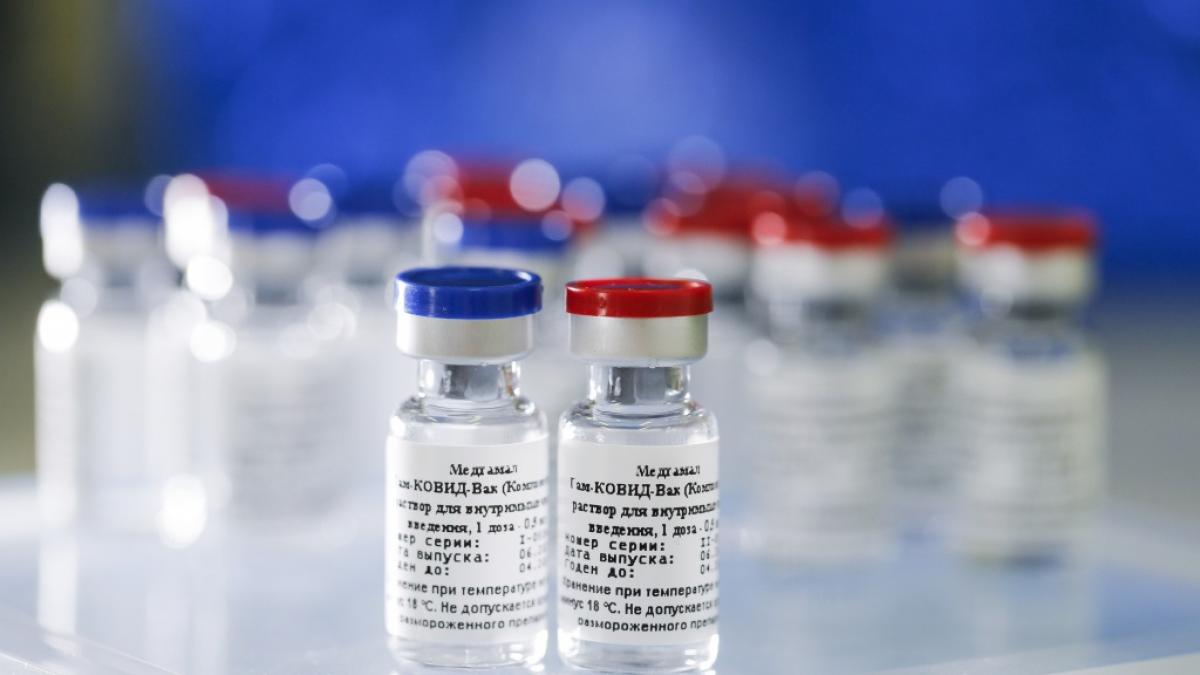 Fuentes del Gobierno recordaron que el plan inicial es vacunar primero al personal de Salud.