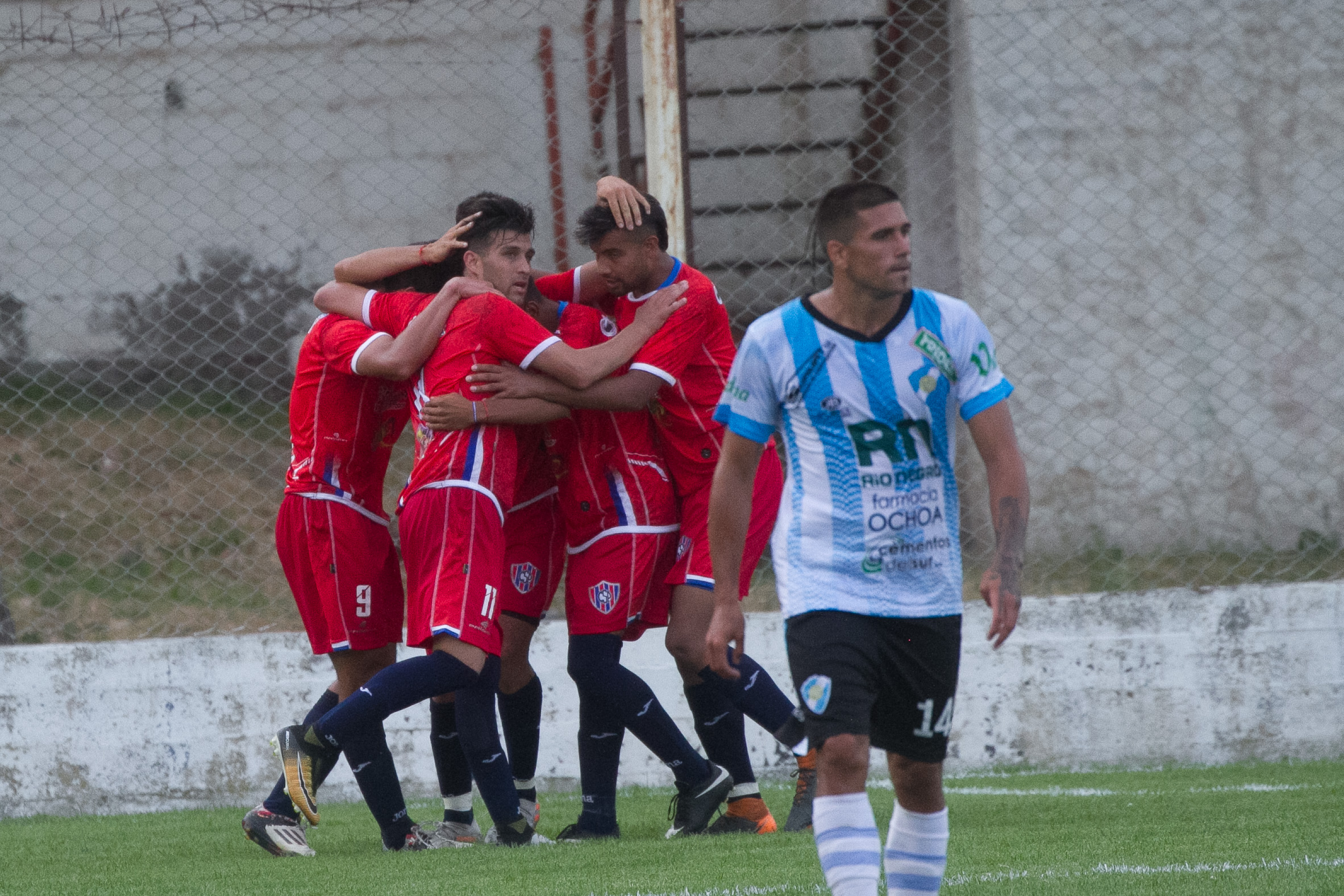 Fue una jornada gris para Sol de Mayo que cayó 4-0 como local en cancha de Deportivo Patagones. Foto: Pablo Leguizamon