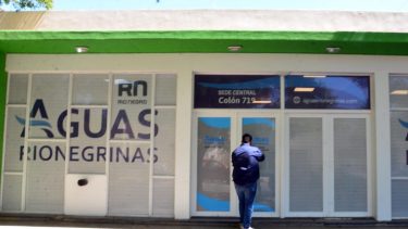 La decisión de interrumpir la captación de agua cruda en algunas localidades del Alto Valle tiene como objetivo resguardar los equipos de tratamiento.