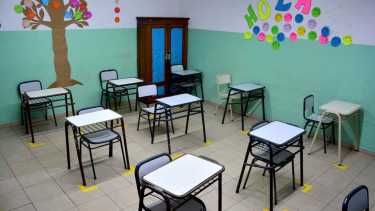 Un establecimiento de Viedma ya presenta demarcaciones y carteles  requeridas por el protocolo médico sanitario de reinicio. Foto: Marcelo Ochoa.